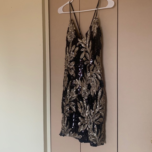 Curve Hugging Sequin Dress - Picture 4 of 7